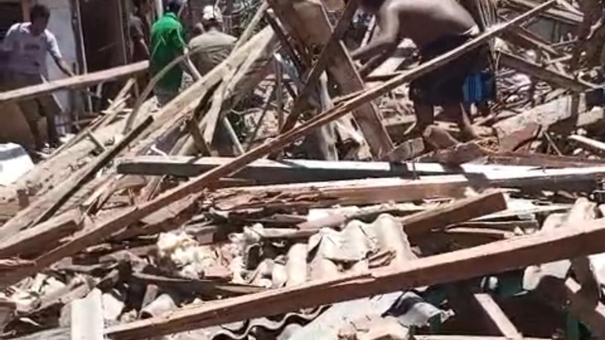 Ledakan Hebat Hancurkan Rumah di Situbondo: Satu Orang Tewas Mengenaskan, Warga Sekitar Trauma