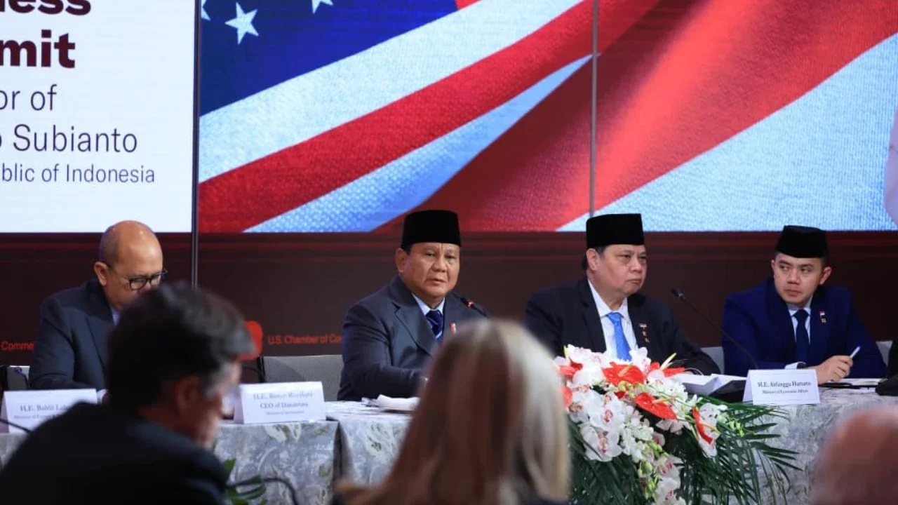 Diplomasi Tegas Prabowo: Cerita Program Makan Bergizi Gratis hingga Komitmen Berantas Korupsi di Hadapan Pengusaha AS!
