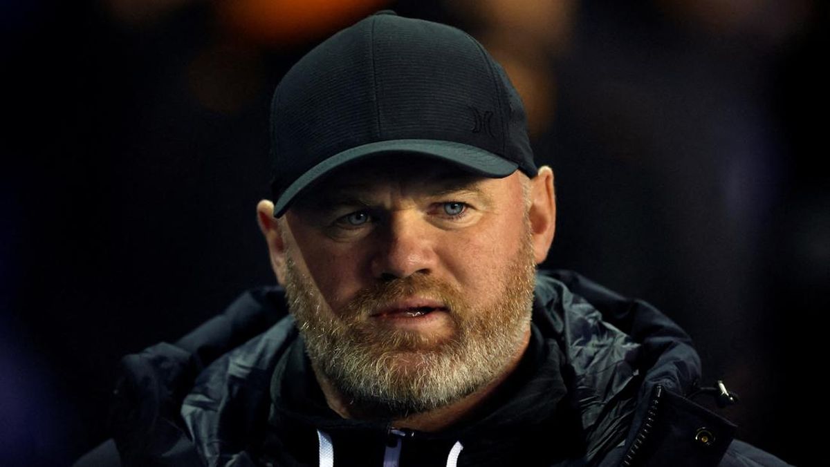 “Aku Akan Mengusirnya!” – Wayne Rooney Murka dan Ledakkan Emosi ke Arah Fan Kribo Manchester United