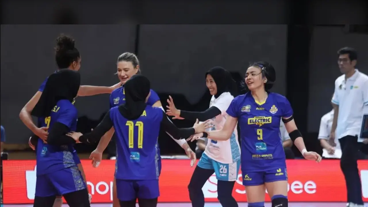 Jakarta Electric PLN membungkam Jakarta Falcons dengan skor telak 3-0. Kemenangan ini membuka lebar peluang