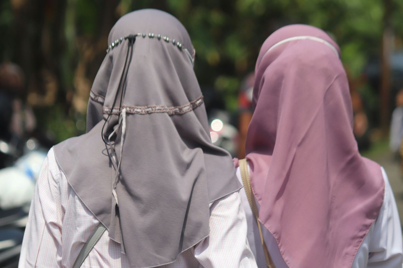 Austria Larang Anak Perempuan Pakai Hijab di Sekolah: Gelombang Protes Guncang Wina!
