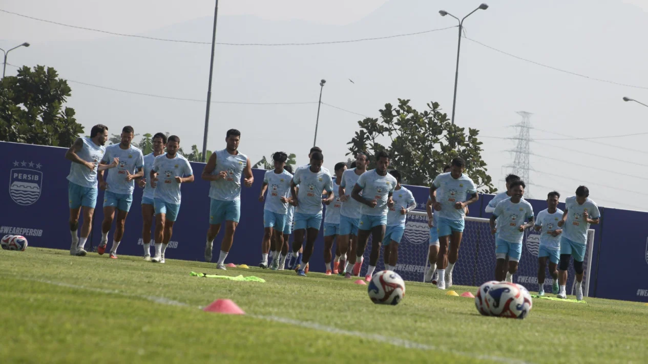 Kondisi Fisik Pemain Persib Paska Libur: Bojan Hodak Langsung Geber Evaluasi dan Pemulihan Intensif!