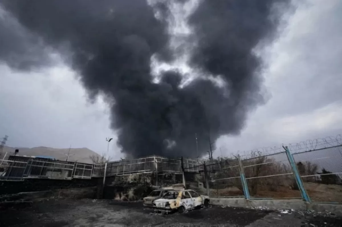 Langit Hitam di Atas Teheran: Penampakan Depot Bahan Bakar Iran yang Hancur Lebur Usai Serangan Israel