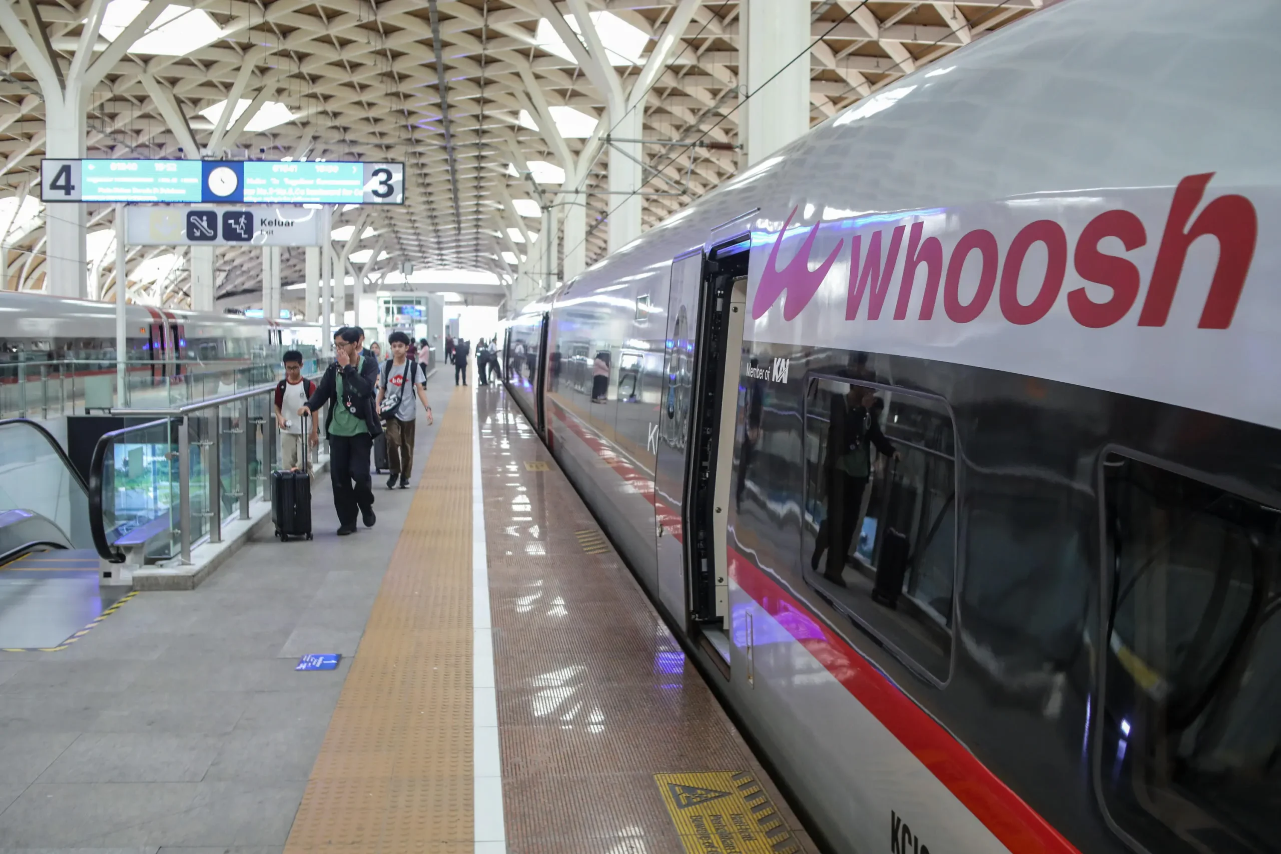 Rekor Baru! 11 Ribu Penumpang Padati Kereta Cepat Whoosh pada Puncak Arus Balik Lebaran 2026