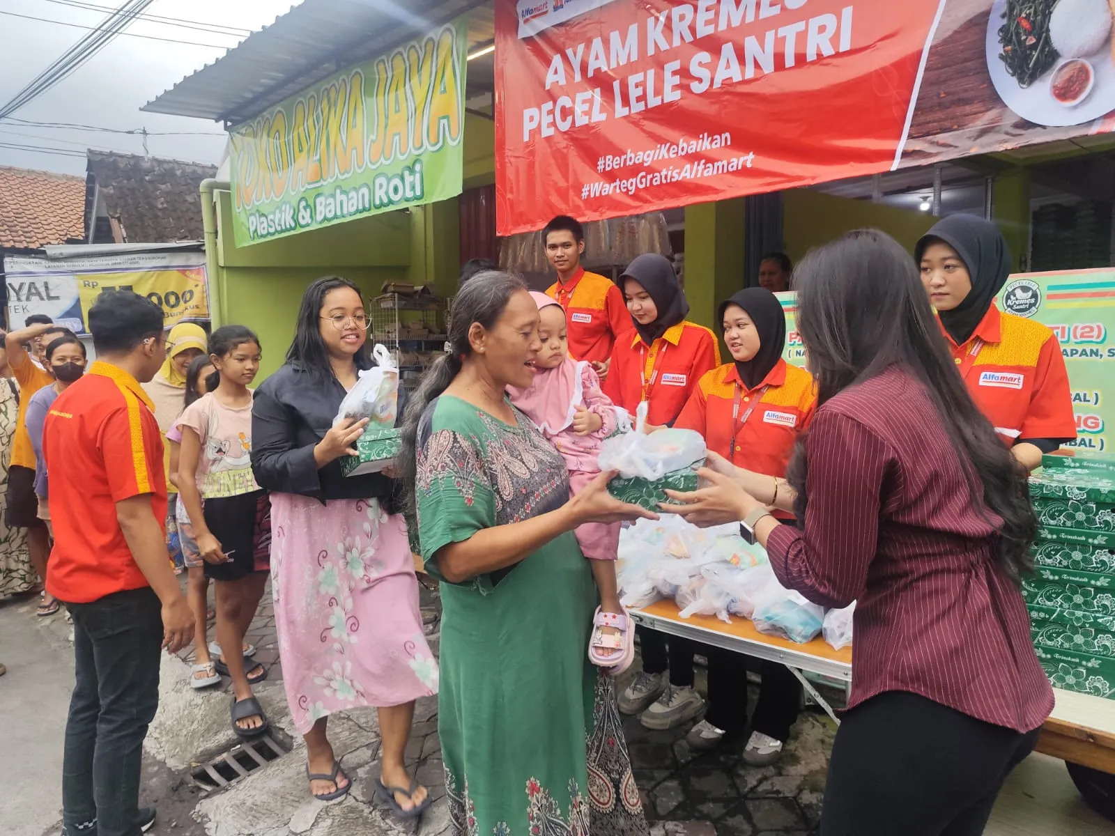 Warteg Gratis Alfamart Paket Buka Puasa