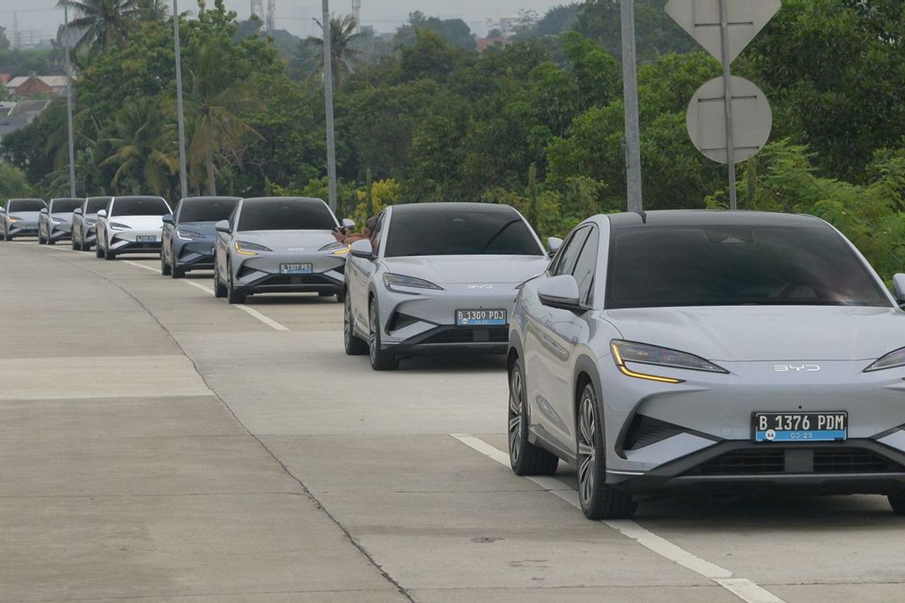 Minyak Mahal! Ekspor Mobil Listrik & Hybrid China Melonjak 140 Persen