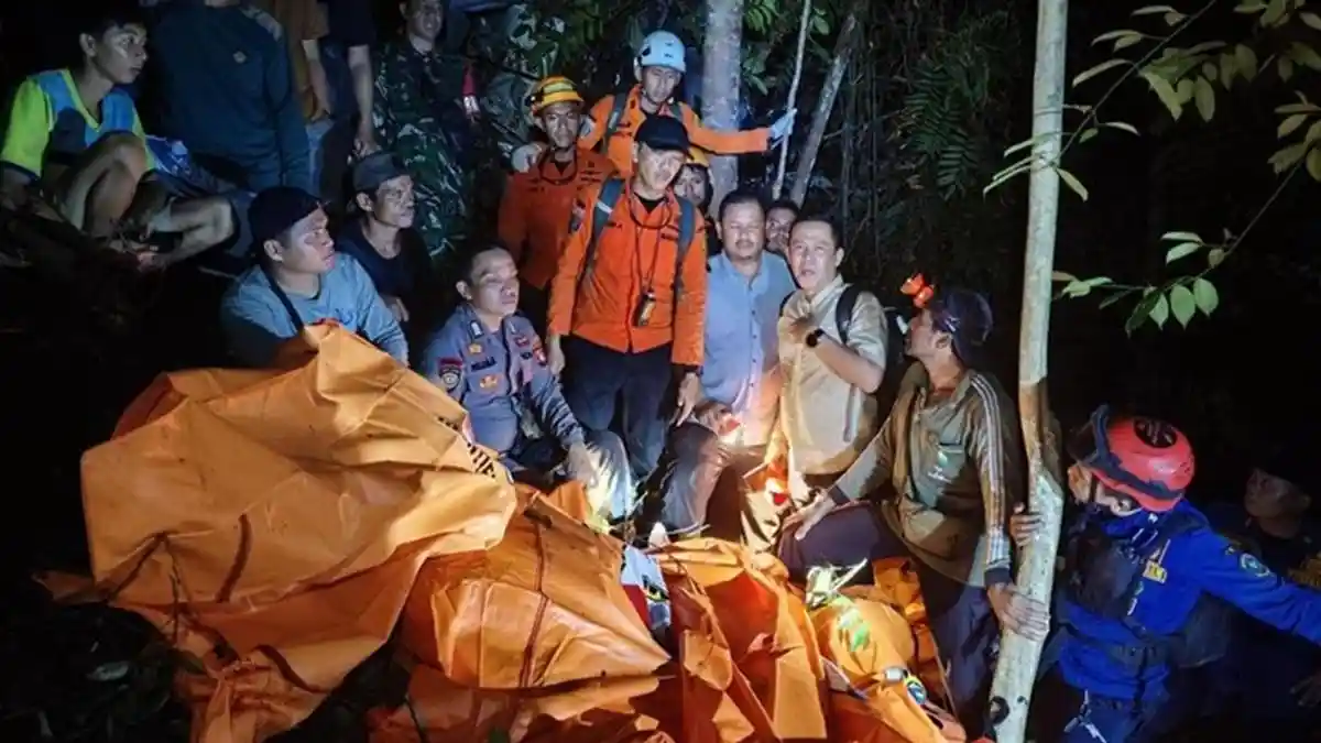 Daftar 8 Korban Meninggal Helikopter PK CFX Jatuh di Sekadau Kalbar: Evakuasi Selesai!